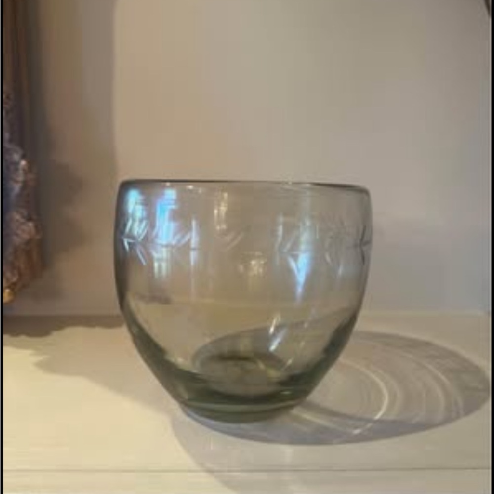 JAN BARBOGLIOElegant Glass NUT/candy Bowl - Green